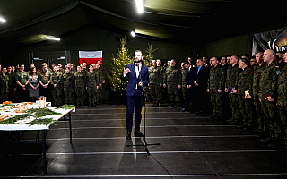 Szef MON spotkał się z żołnierzami z regionu. Służą na granicy polsko-białoruskiej